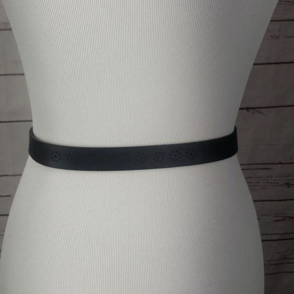 New Directions Embossed Black‎ Floral motif Cut Women’s Buckled Belt - Picture 13 of 16